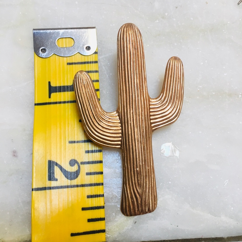 Vintage big brass happy cactus post earrings - Picture 4 of 5